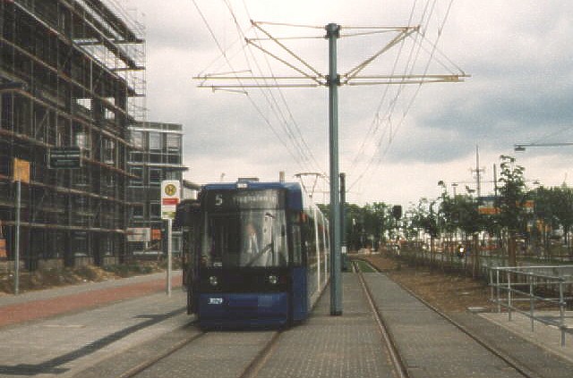 Linie 5 an der Haltestelle Neuenlander K&auml;mpe.