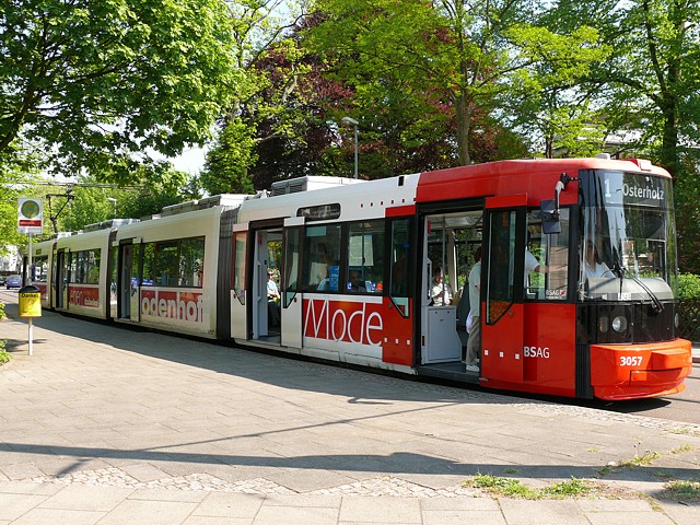 Linie 1 in der kleinen Kirchbachstra&szlig;e