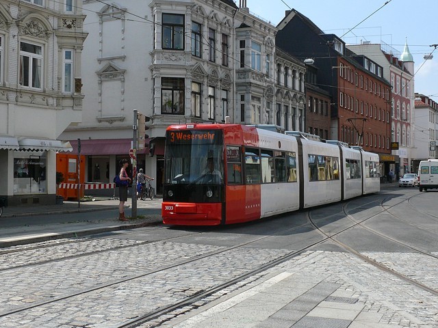 An der Haltestelle St.-J&uuml;rgen-Stra&szlig;e