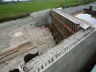 An der Flutbrücke