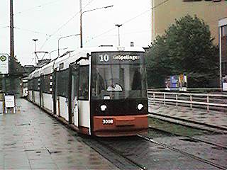 Linie 10 an der Haltestelle Lloydstraße