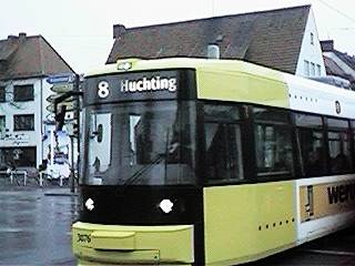 Linie 8 an der Kreuzung Neuenlander Straße
