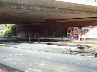 Betontragplatte unter der Autobahn
