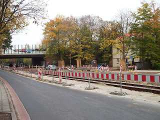 Das stadteinwärtige Gleis