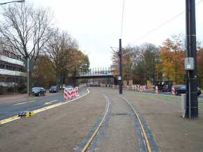 Das stadteinwärtige Gleis