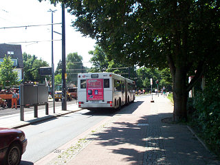 An der Haltestelle Lilienthaler Heerstraße