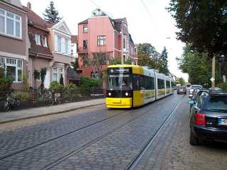 Linie 6 an der Haltestelle Bulthauptstraße