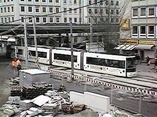 Eine Straßenbahn in der Bahnhofstraße