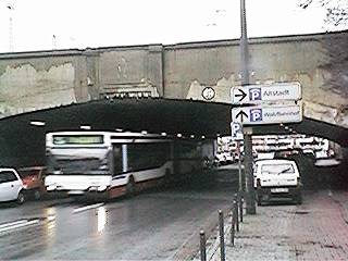 Ein Bus im Rembertitunnel