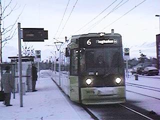 Schnee an der Haltestelle Klagenfurter Straße