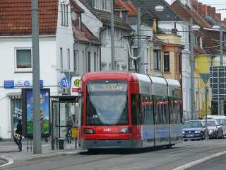 An der Haltestelle Neuenlander Straße