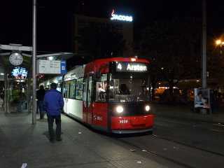 Linie 4 um 0:15