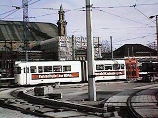 Der Fahrschulwagen am Hauptbahnhof