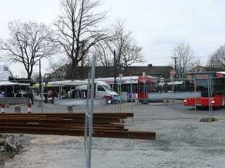 An der Haltestelle Züricher Straße