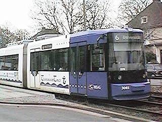 Linie 6 an der Haltestelle H.-H.-Meier-Allee