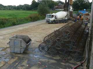 Bauarbeiten an der Flutbrücke