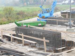 An der Flutbrücke