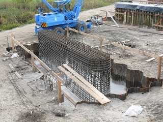 An der Flutbrücke