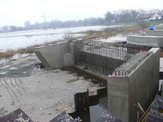 An der Flutbrücke