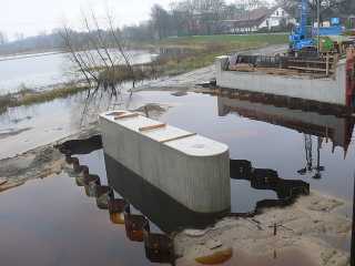 An der Flutbrücke
