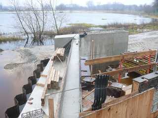An der Flutbrücke