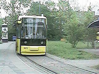 Linie 5 an der Haltestelle Kulenkampffallee