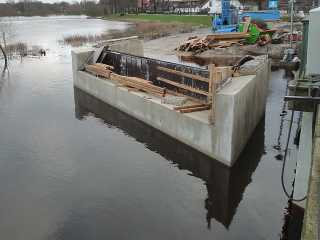 An der Flutbrücke