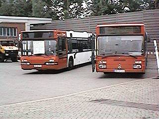 Ein 4700er und 4600er Bus