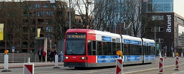 Straßenbahnverkehr auf der Bgm.-Smidt-Brücke